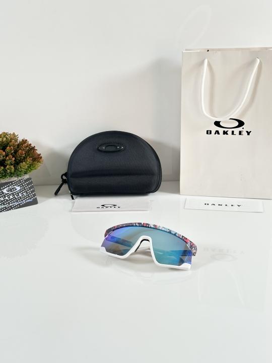 Oakley_9280_White_Aqua