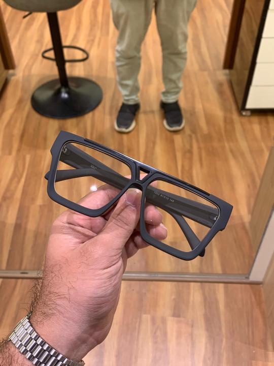 Louis_vuitton_1502_black_plano