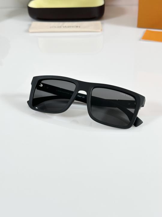 Louis_Vuitton_4577_Mate_Black