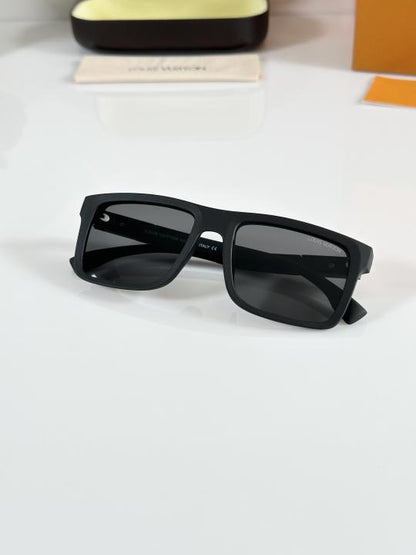 Louis_Vuitton_4577_Mate_Black