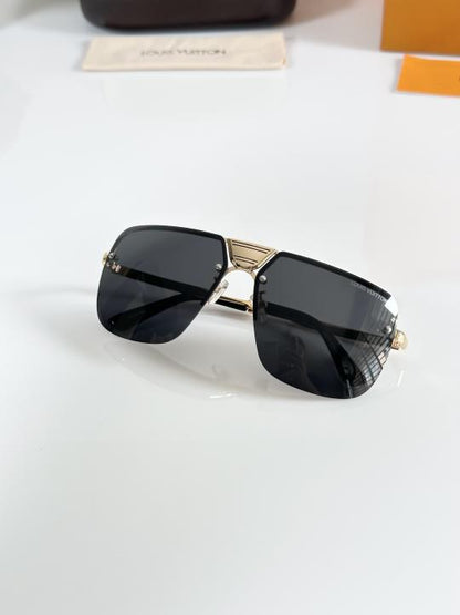 Louis_Vuitton_0215_Gold_Black